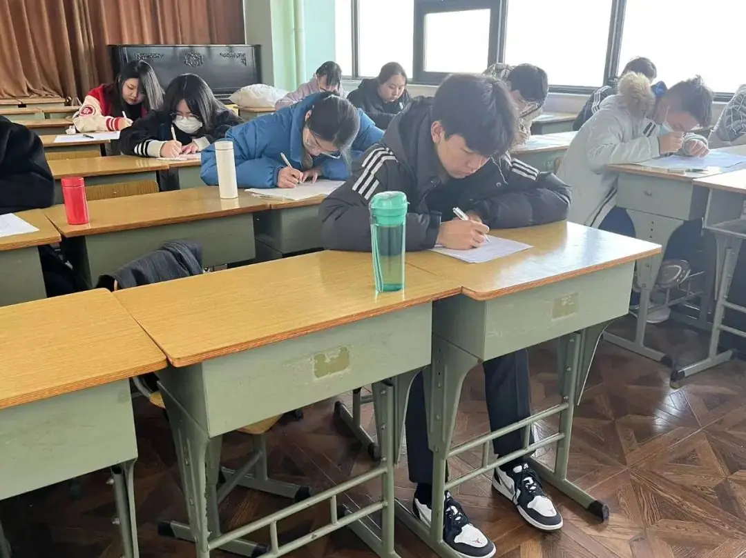 一所致力于中高考的专业学校!-第21张图片-四季读书网 一所致力于中高考的专业学校!-第21张图片-四季读书网