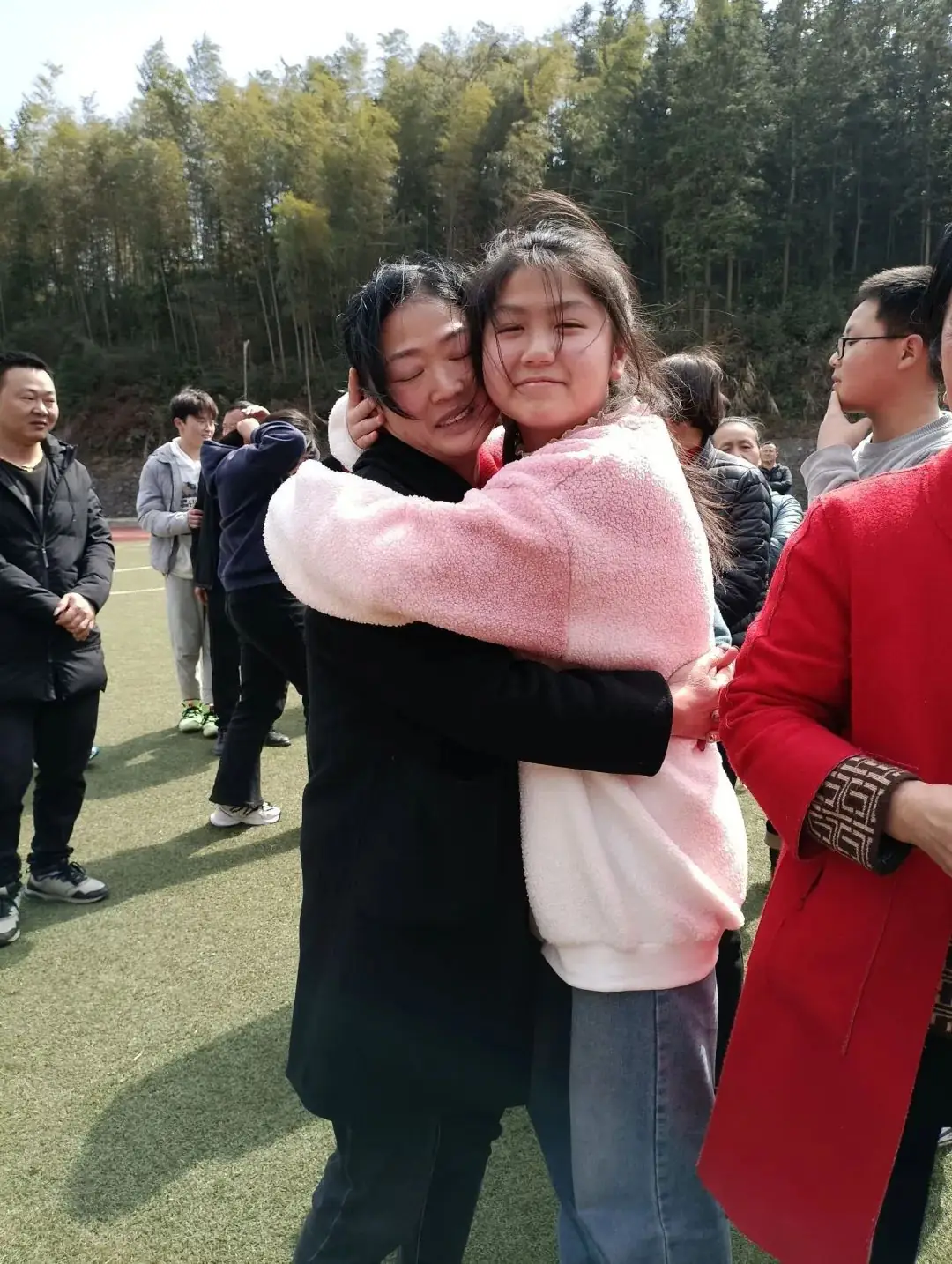 【中考誓师】龙行龘龘拼百日   热辣滚烫逐梦想——梅岭学校组织召开2024年中考百日冲刺誓师大会-第12张图片-四季读书网