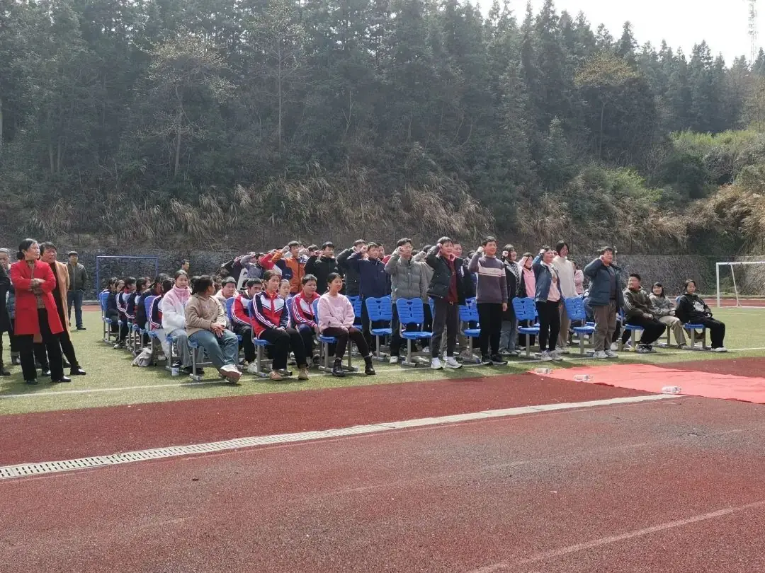 【中考誓师】龙行龘龘拼百日   热辣滚烫逐梦想——梅岭学校组织召开2024年中考百日冲刺誓师大会-第16张图片-四季读书网