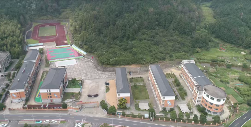【中考誓师】龙行龘龘拼百日   热辣滚烫逐梦想——梅岭学校组织召开2024年中考百日冲刺誓师大会-第25张图片-四季读书网