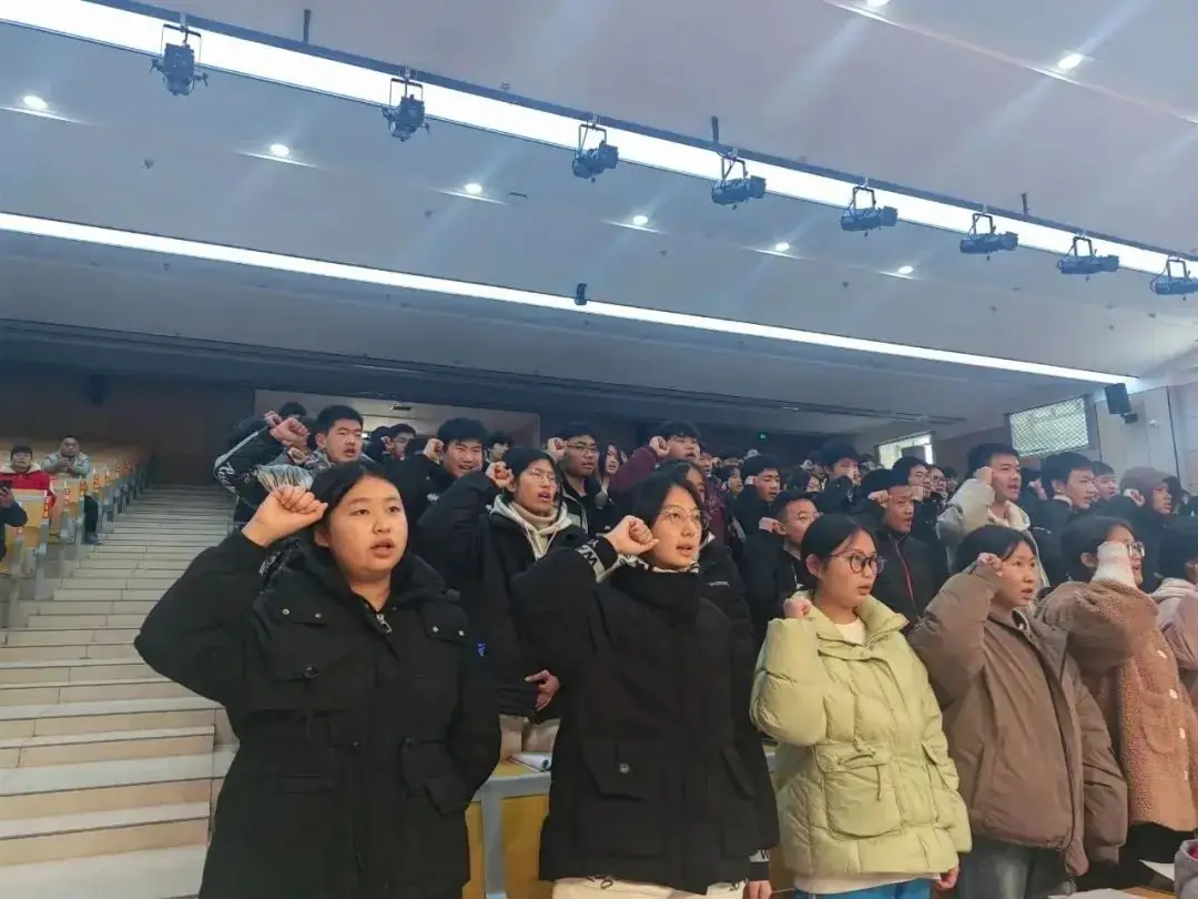 金石为开战中考  龙飞千仞圆梦想 ——湖南师范大学附属金龙学校召开2024届中考百日誓师大会 第20张