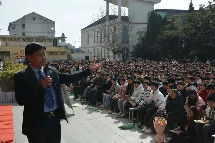 蒙城中学励志报告会振奋中考冲刺精神 第6张