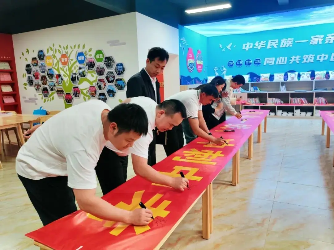 砥砺百日,圆梦中考----老寨苗族乡中学2024届中考百日誓师大会 第25张 砥砺百日,圆梦中考----老寨苗族乡中学2024届中考百日誓师大会 第25张