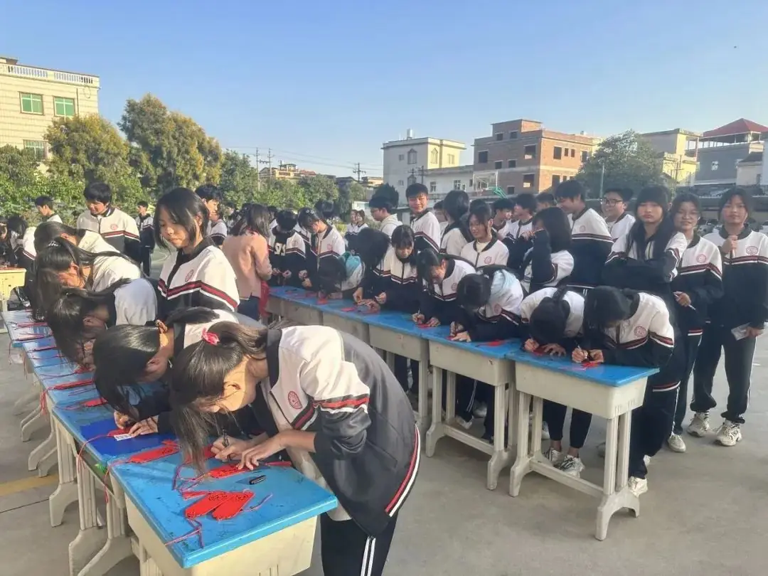 三年磨一剑,百日铸辉煌——浒茂中学举行中考百日冲刺誓师大会-第11张图片-四季读书网 三年磨一剑,百日铸辉煌——浒茂中学举行中考百日冲刺誓师大会-第11张图片-四季读书网