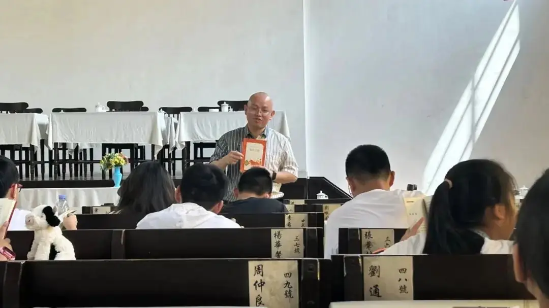 袁建平介绍 | 从高考满分作文到羊城阅读写作名师-第18张图片-四季读书网 袁建平介绍 | 从高考满分作文到羊城阅读写作名师-第18张图片-四季读书网