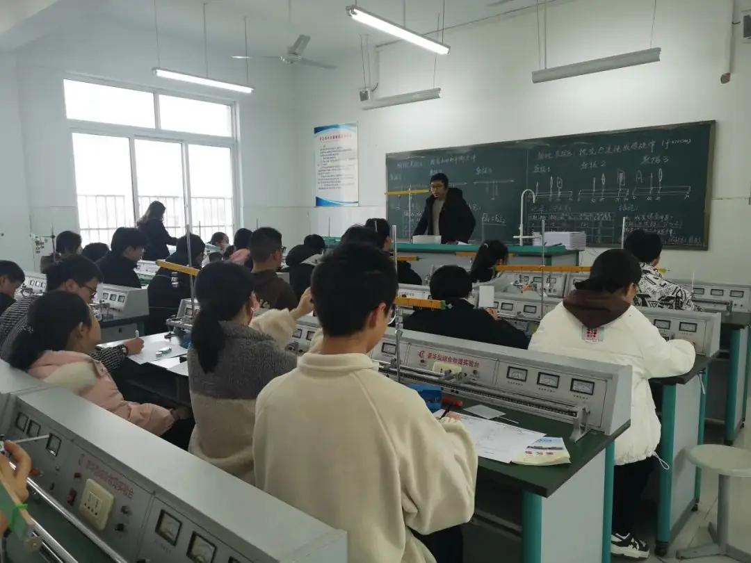 庐江四中精心谋划中考理科实验操作考试-第5张图片-四季读书网