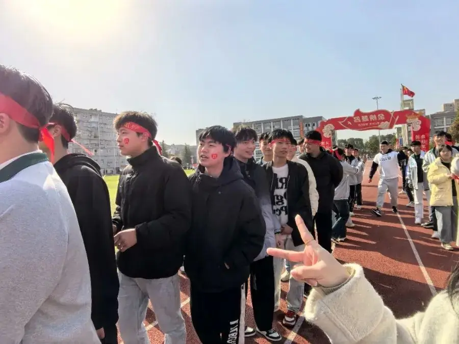【高考誓师·梦圆正路】履践致远同逐梦·奋楫笃行向未来 | 2024届高考誓师大会-第12张图片-四季读书网 【高考誓师·梦圆正路】履践致远同逐梦·奋楫笃行向未来 | 2024届高考誓师大会-第12张图片-四季读书网