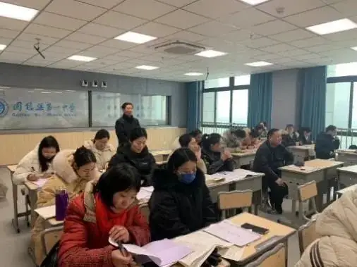 研究试卷显真章,精准教研助高考——固镇一中开展适应性考试试卷分析及备考策略研讨活动-第7张图片-四季读书网 研究试卷显真章,精准教研助高考——固镇一中开展适应性考试试卷分析及备考策略研讨活动-第7张图片-四季读书网
