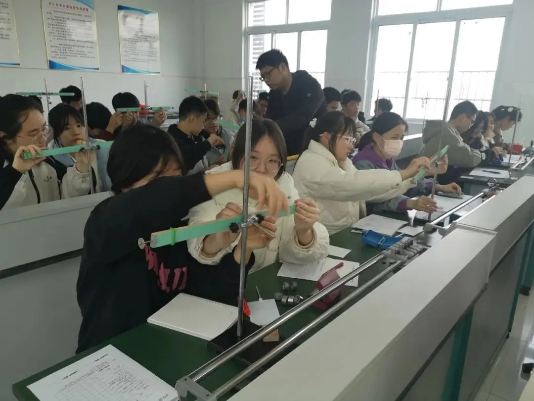 庐江四中精心谋划中考理科实验操作考试-第4张图片-四季读书网