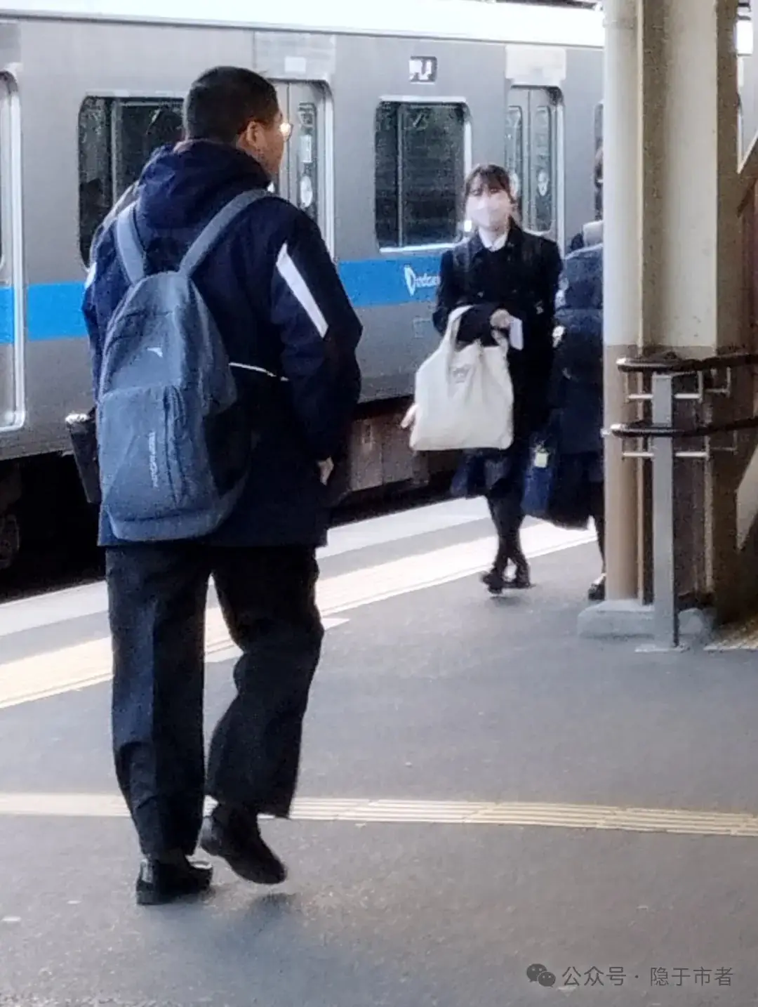 日本的中考,孩子就跟去超市买饮料一样,没有家长老师送考,更没有交通管制,还可以把考卷带出来回去研究答案.与中国完全不同.-第2张图片-四季读书网 日本的中考,孩子就跟去超市买饮料一样,没有家长老师送考,更没有交通管制,还可以把考卷带出来回去研究答案.与中国完全不同.-第2张图片-四季读书网