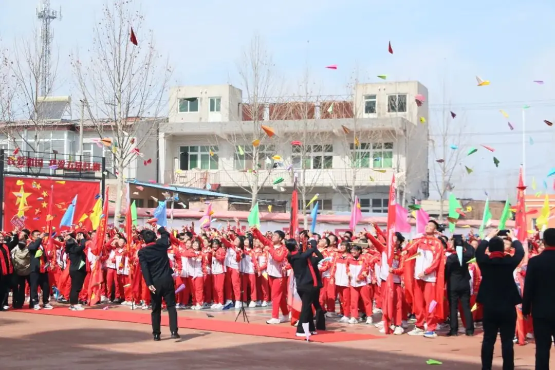 决战中考,勇敢追梦.育人中学九年级百日誓师大会圆满完成!-第16张图片-四季读书网 决战中考,勇敢追梦.育人中学九年级百日誓师大会圆满完成!-第16张图片-四季读书网
