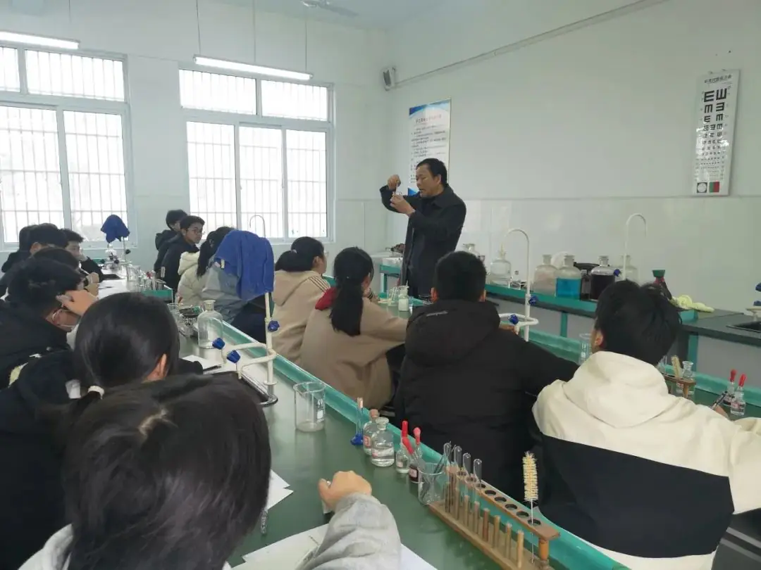 庐江四中精心谋划中考理科实验操作考试-第3张图片-四季读书网