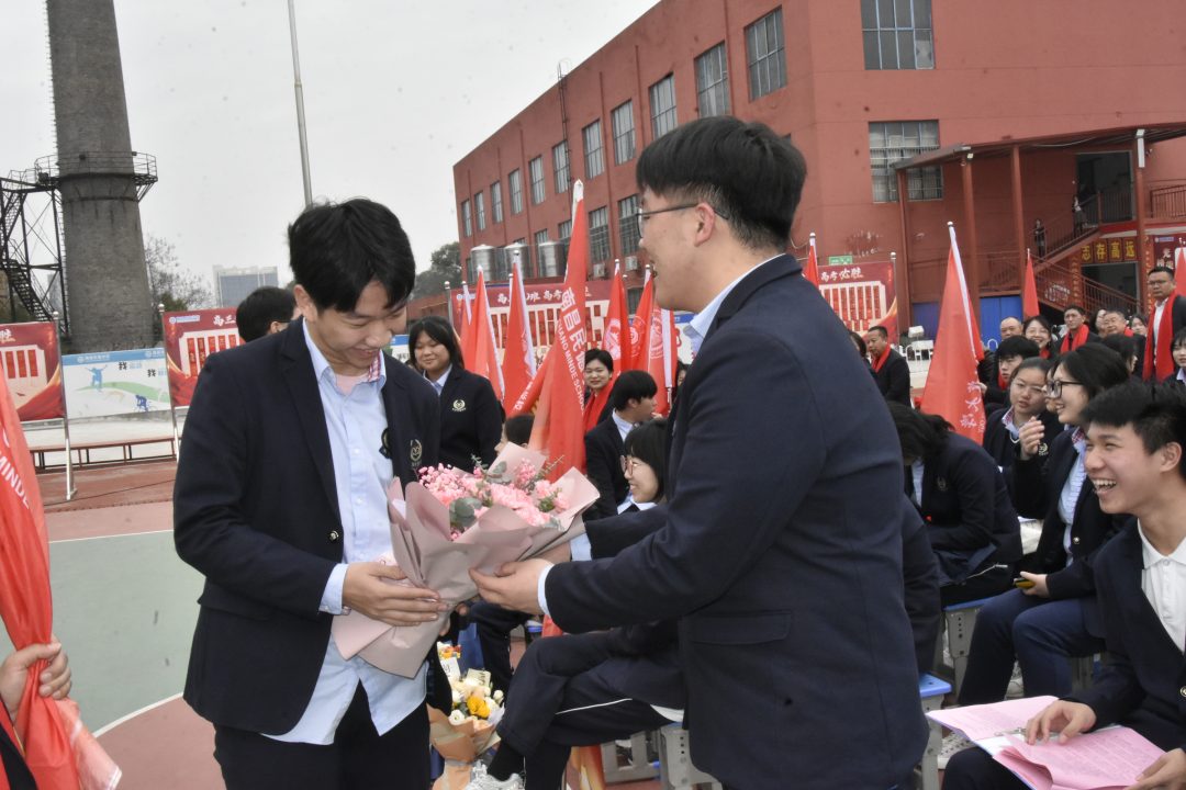 致青春战高考,燃激情铸辉煌——2024届高三年级高考冲刺活动暨联考颁奖大会-第25张图片-四季读书网