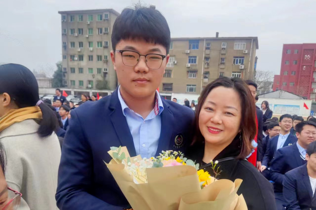 致青春战高考,燃激情铸辉煌——2024届高三年级高考冲刺活动暨联考颁奖大会-第28张图片-四季读书网