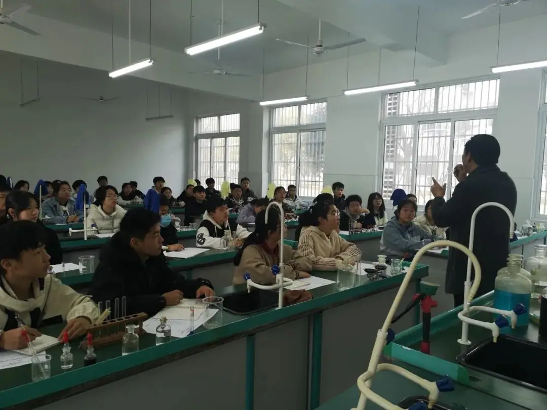 庐江四中精心谋划中考理科实验操作考试-第6张图片-四季读书网