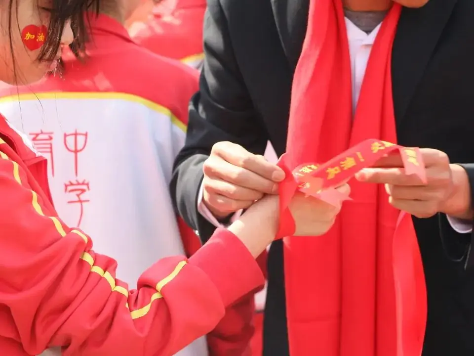决战中考,勇敢追梦.育人中学九年级百日誓师大会圆满完成!-第12张图片-四季读书网 决战中考,勇敢追梦.育人中学九年级百日誓师大会圆满完成!-第12张图片-四季读书网