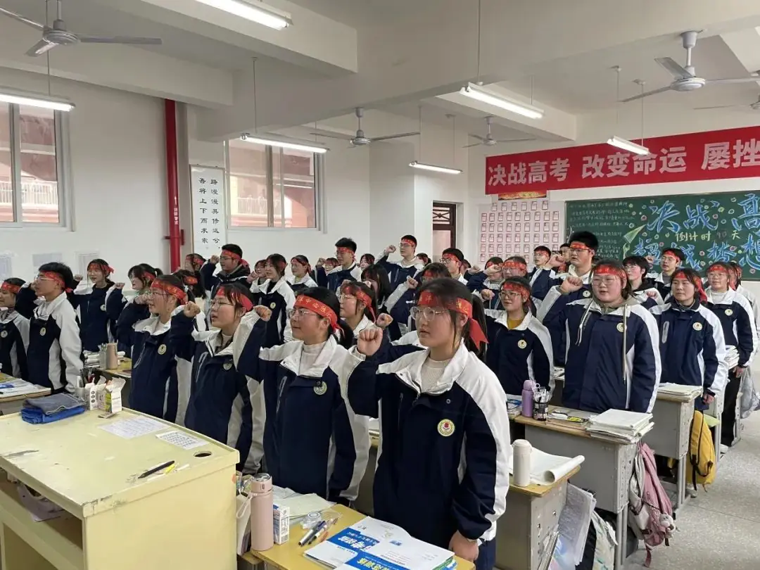 【高考助力】洋县中学举行2024届高三年级“喊楼”活动!-第30张图片-四季读书网