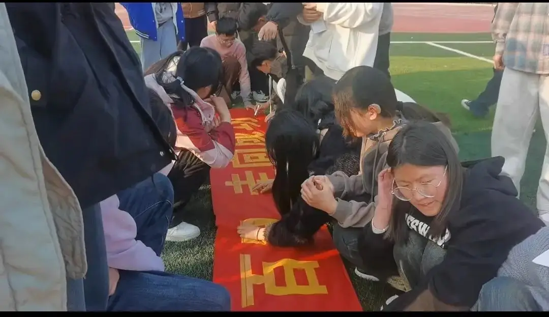不负韶华,赢战中考 ——老城二中百日誓师大会-第36张图片-四季读书网 不负韶华,赢战中考 ——老城二中百日誓师大会-第36张图片-四季读书网