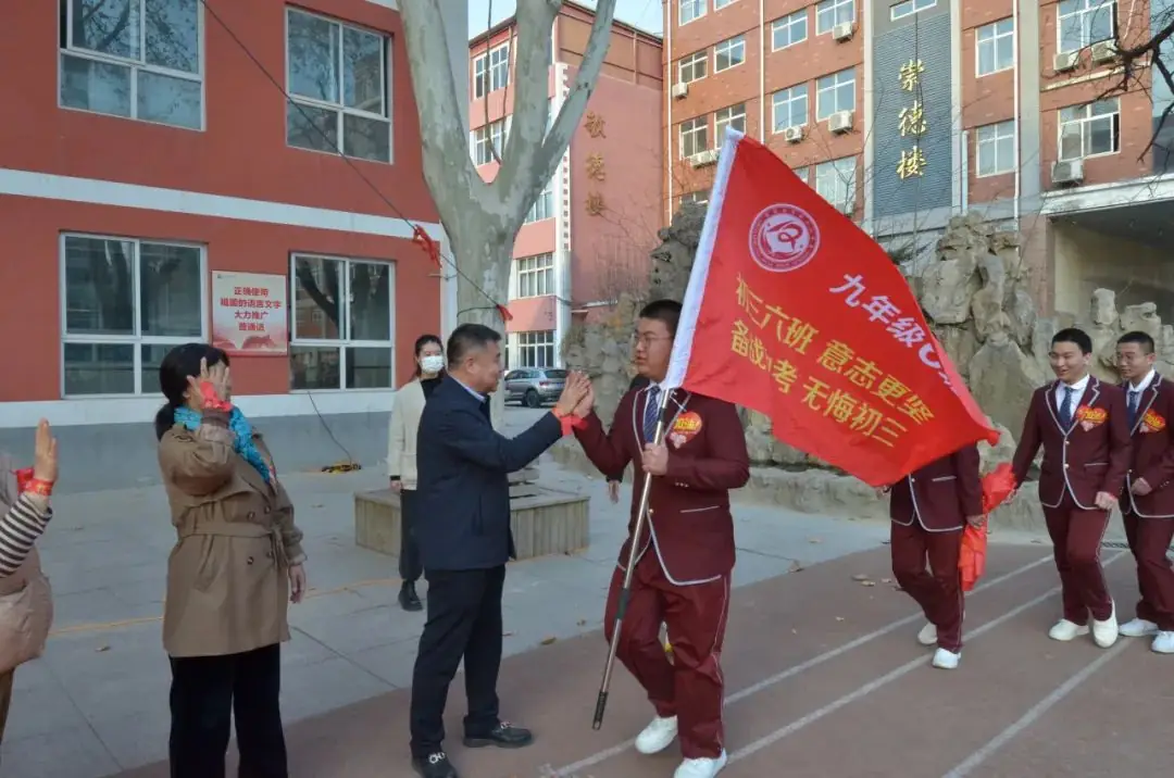 展露锋芒,铸就辉煌——我校举行中考百日冲刺誓师大会-第28张图片-四季读书网