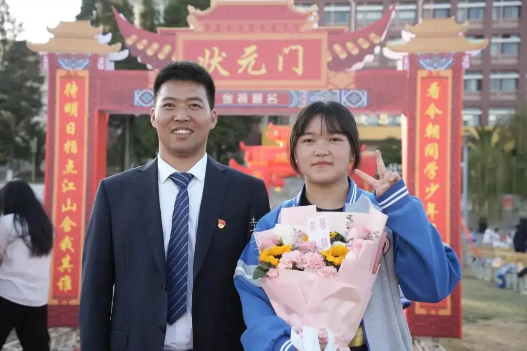 武定一中举行2024届高三年级高考百日誓师大会暨成人礼仪式-第35张图片-四季读书网 武定一中举行2024届高三年级高考百日誓师大会暨成人礼仪式-第35张图片-四季读书网