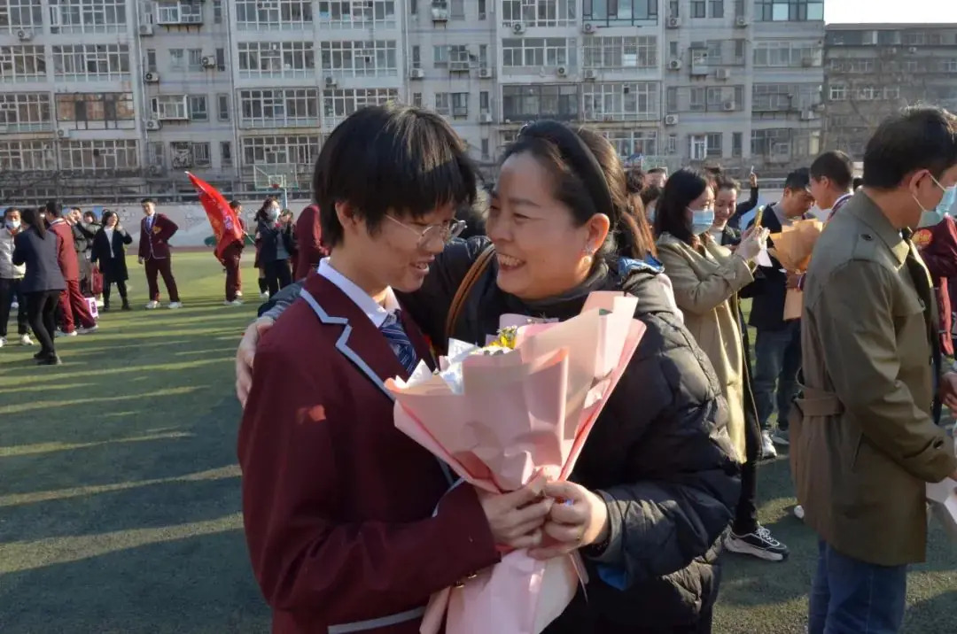 展露锋芒,铸就辉煌——我校举行中考百日冲刺誓师大会-第7张图片-四季读书网