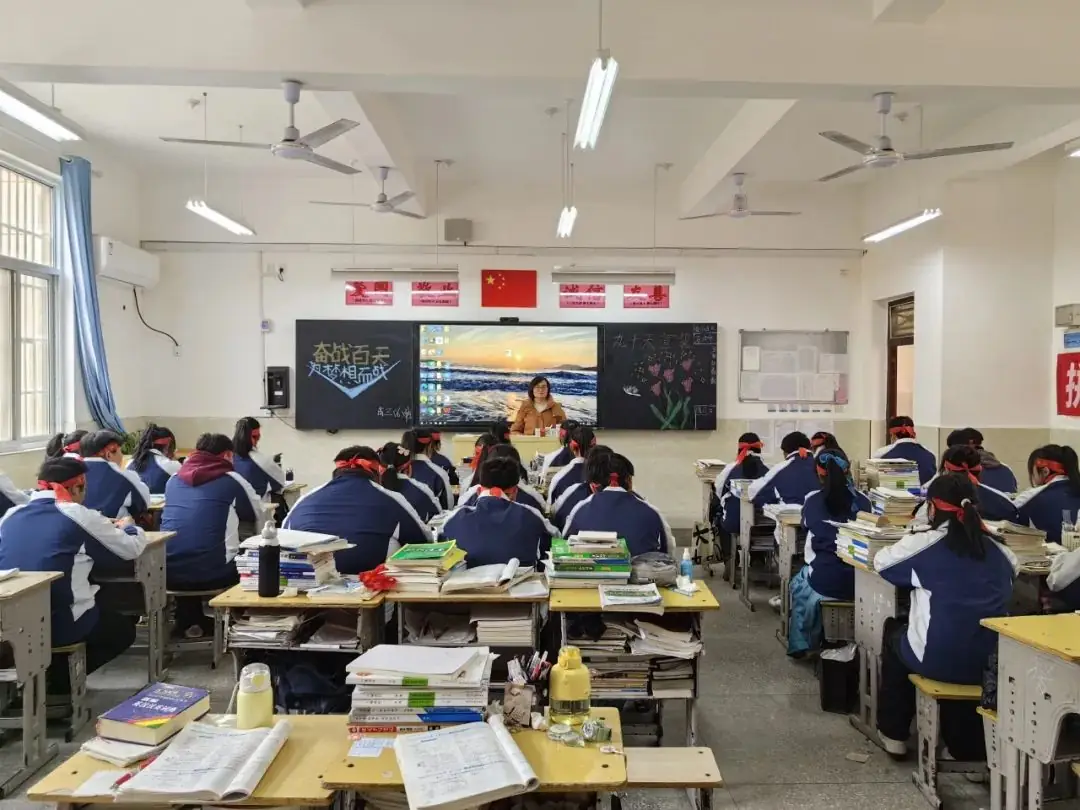 【高考助力】洋县中学举行2024届高三年级“喊楼”活动!-第34张图片-四季读书网