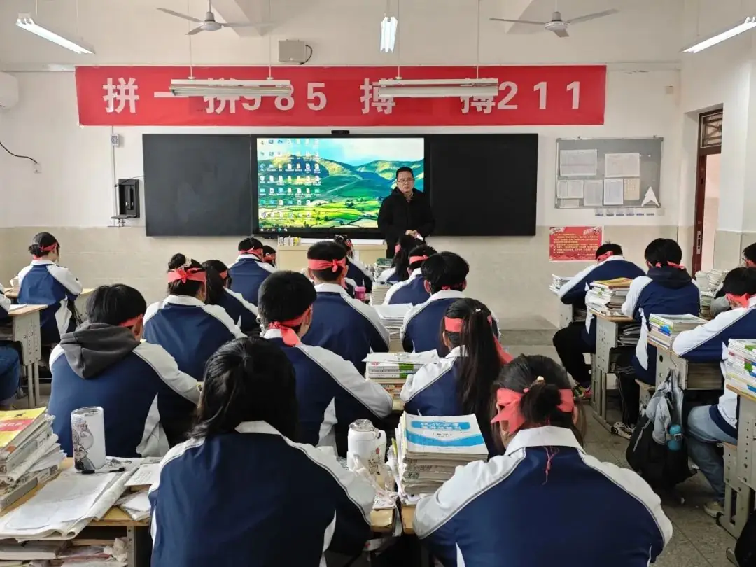 【高考助力】洋县中学举行2024届高三年级“喊楼”活动!-第35张图片-四季读书网