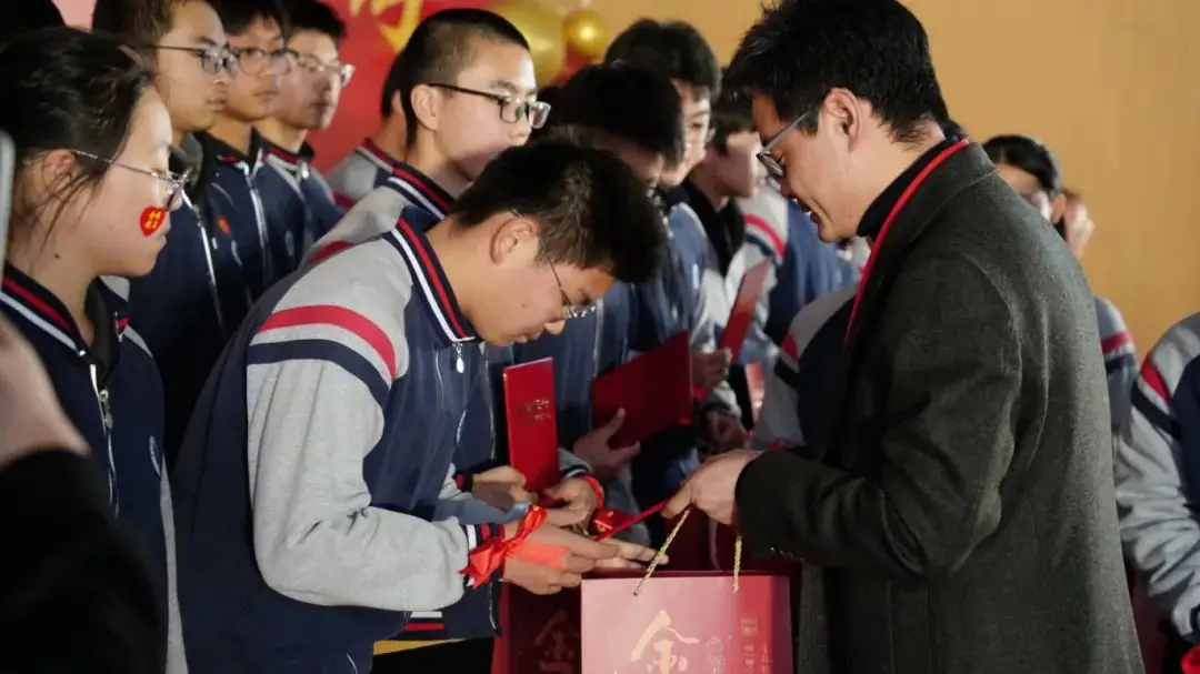 中考誓师凌云志 奋楫扬帆正当时|昆山市张浦初级中学2024届中考誓师大会 第15张 中考誓师凌云志 奋楫扬帆正当时|昆山市张浦初级中学2024届中考誓师大会 第15张