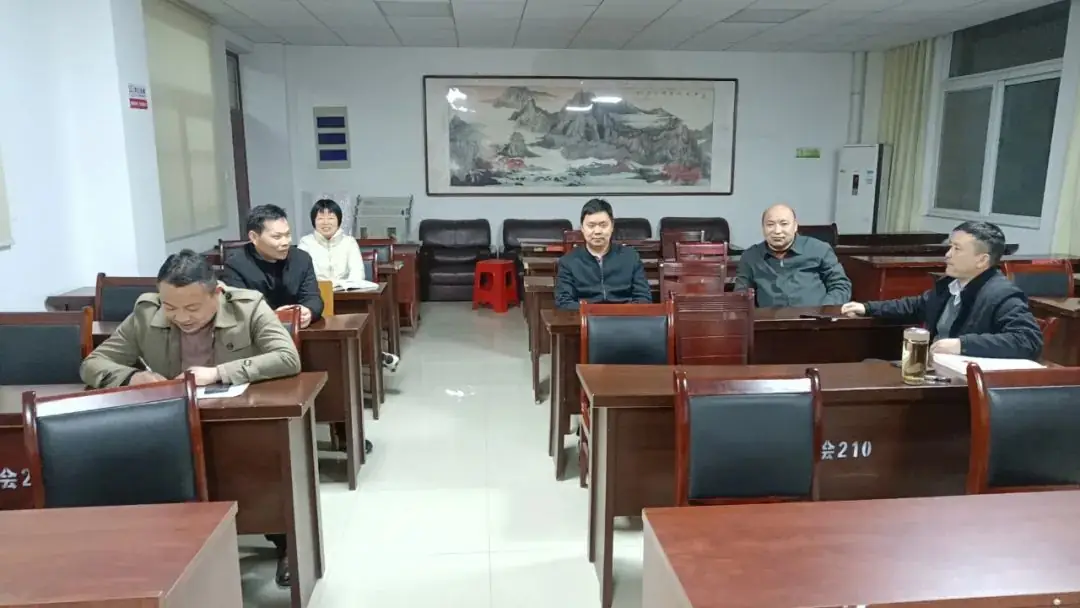 精准复习备高考 夯实基础拼二轮——六安市城南中学召开高三教师会-第1张图片-四季读书网