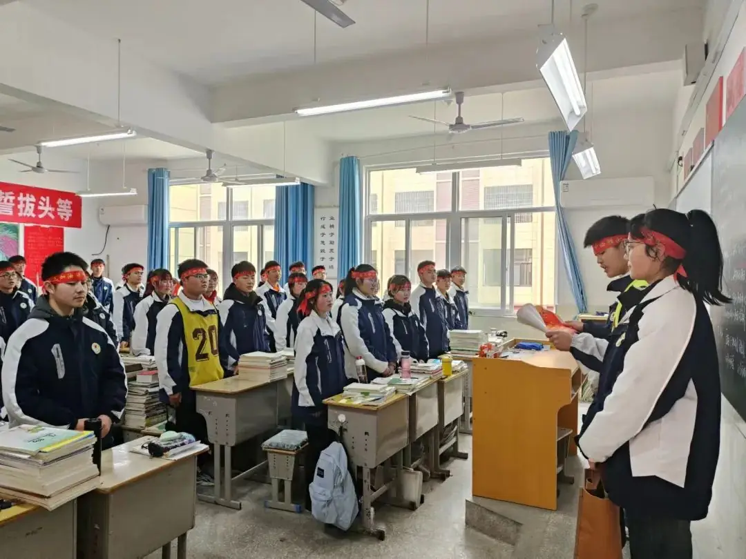 【高考助力】洋县中学举行2024届高三年级“喊楼”活动!-第28张图片-四季读书网