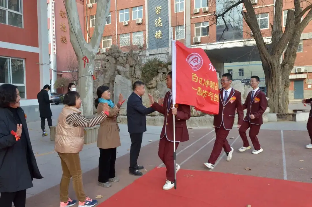 展露锋芒,铸就辉煌——我校举行中考百日冲刺誓师大会-第31张图片-四季读书网