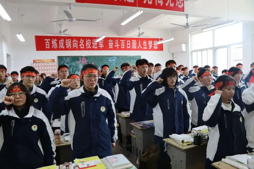 【高考助力】洋县中学举行2024届高三年级“喊楼”活动!-第29张图片-四季读书网