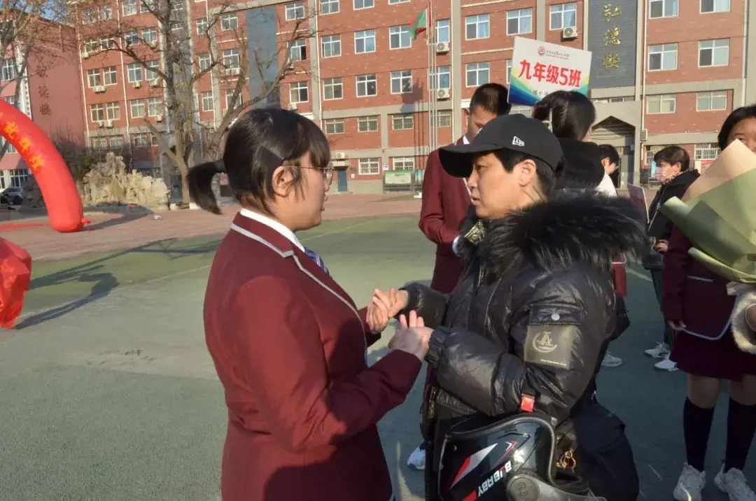 展露锋芒,铸就辉煌——我校举行中考百日冲刺誓师大会-第6张图片-四季读书网