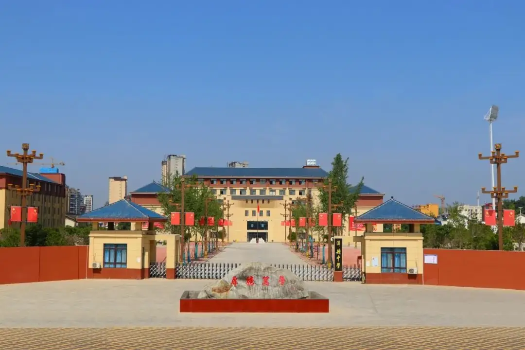 【高考助力】洋县中学举行2024届高三年级“喊楼”活动!-第44张图片-四季读书网