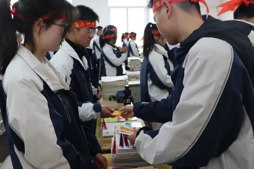 【高考助力】洋县中学举行2024届高三年级“喊楼”活动!-第25张图片-四季读书网