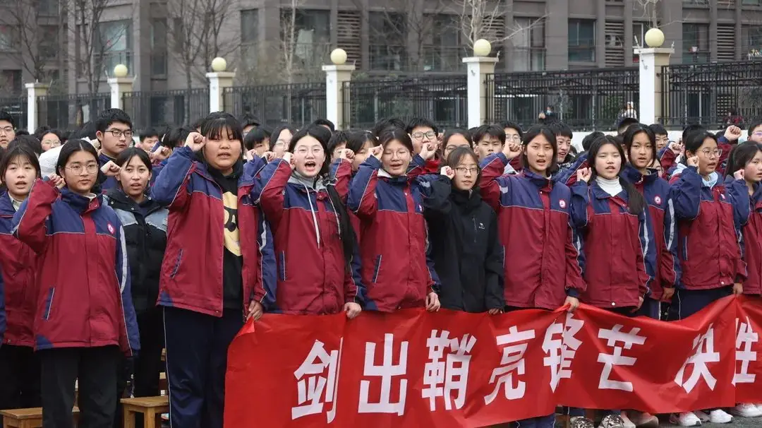 誓师燃斗志 壮志战中考——新城区初中2024届中考百日誓师大会隆重举行-第29张图片-四季读书网 誓师燃斗志 壮志战中考——新城区初中2024届中考百日誓师大会隆重举行-第29张图片-四季读书网
