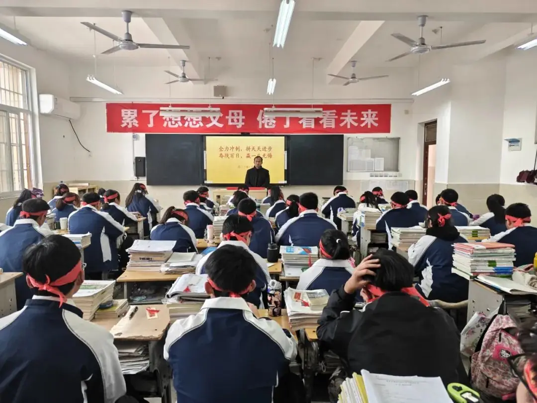 【高考助力】洋县中学举行2024届高三年级“喊楼”活动!-第38张图片-四季读书网