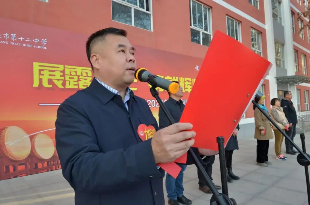 展露锋芒,铸就辉煌——我校举行中考百日冲刺誓师大会-第10张图片-四季读书网