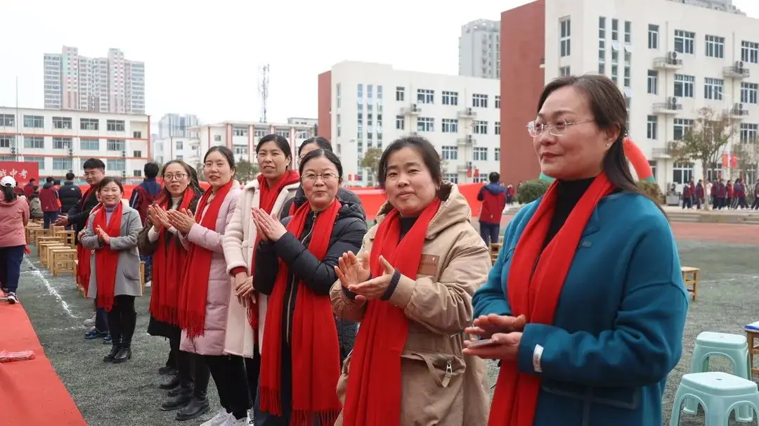 誓师燃斗志 壮志战中考——新城区初中2024届中考百日誓师大会隆重举行-第7张图片-四季读书网 誓师燃斗志 壮志战中考——新城区初中2024届中考百日誓师大会隆重举行-第7张图片-四季读书网