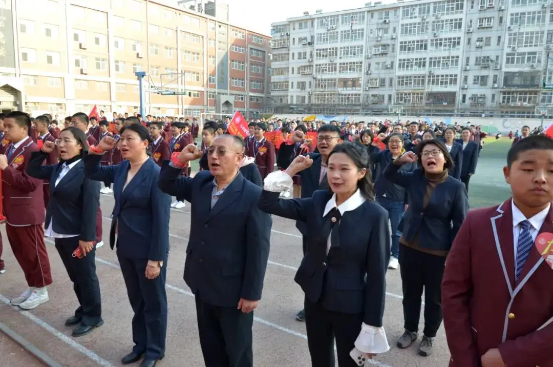展露锋芒,铸就辉煌——我校举行中考百日冲刺誓师大会-第25张图片-四季读书网