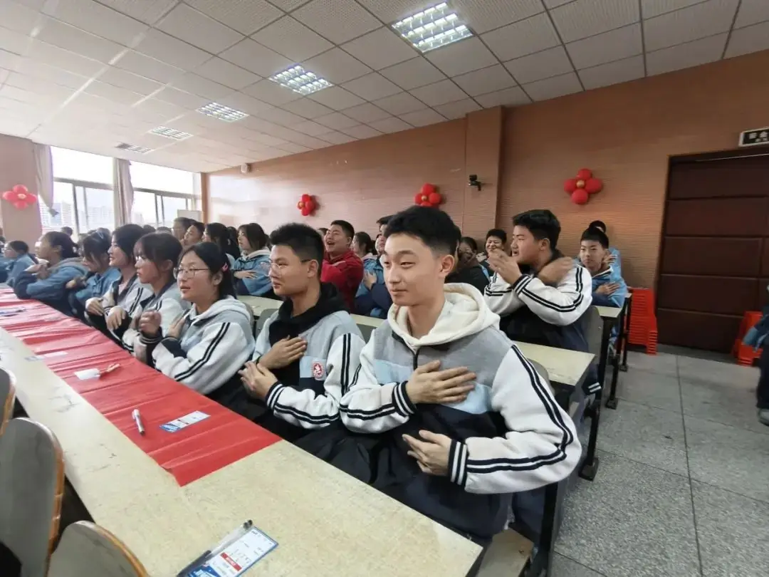 合心德育丨热辣滚烫战百日 踔厉奋发胜中考——平湖市新仓中学2024届中考冲刺百日誓师大会-第37张图片-四季读书网