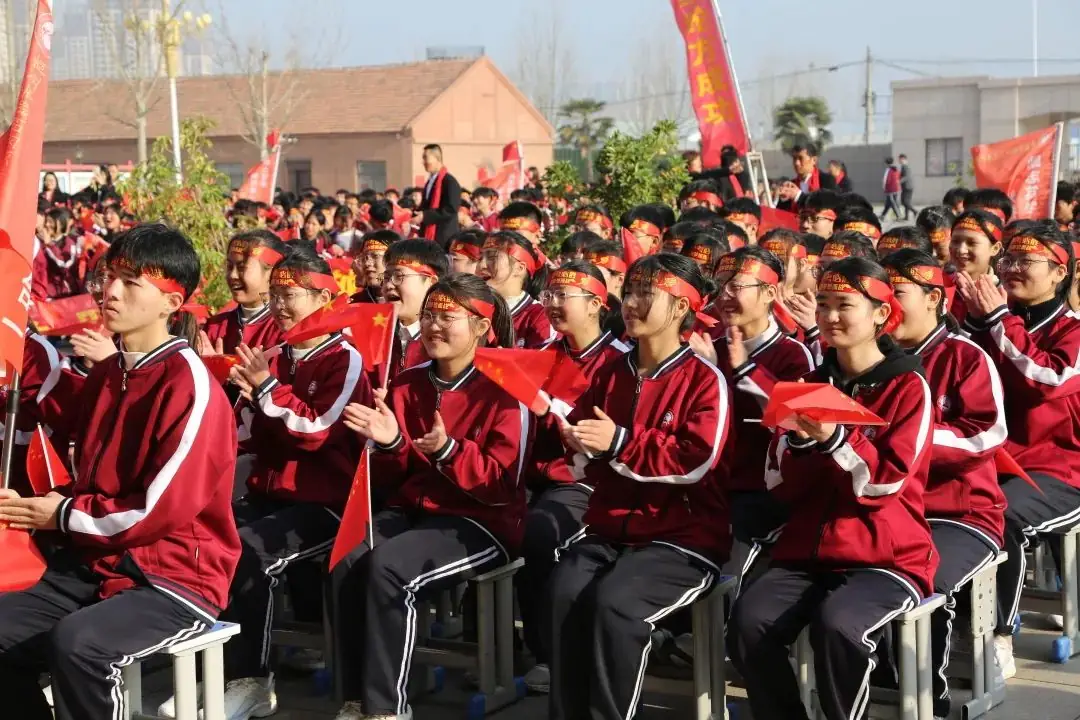 百日冲刺战中考 青春无悔谱华章——商丘市汉梁中学九年级2024届迎中考百日誓师大会-第18张图片-四季读书网
