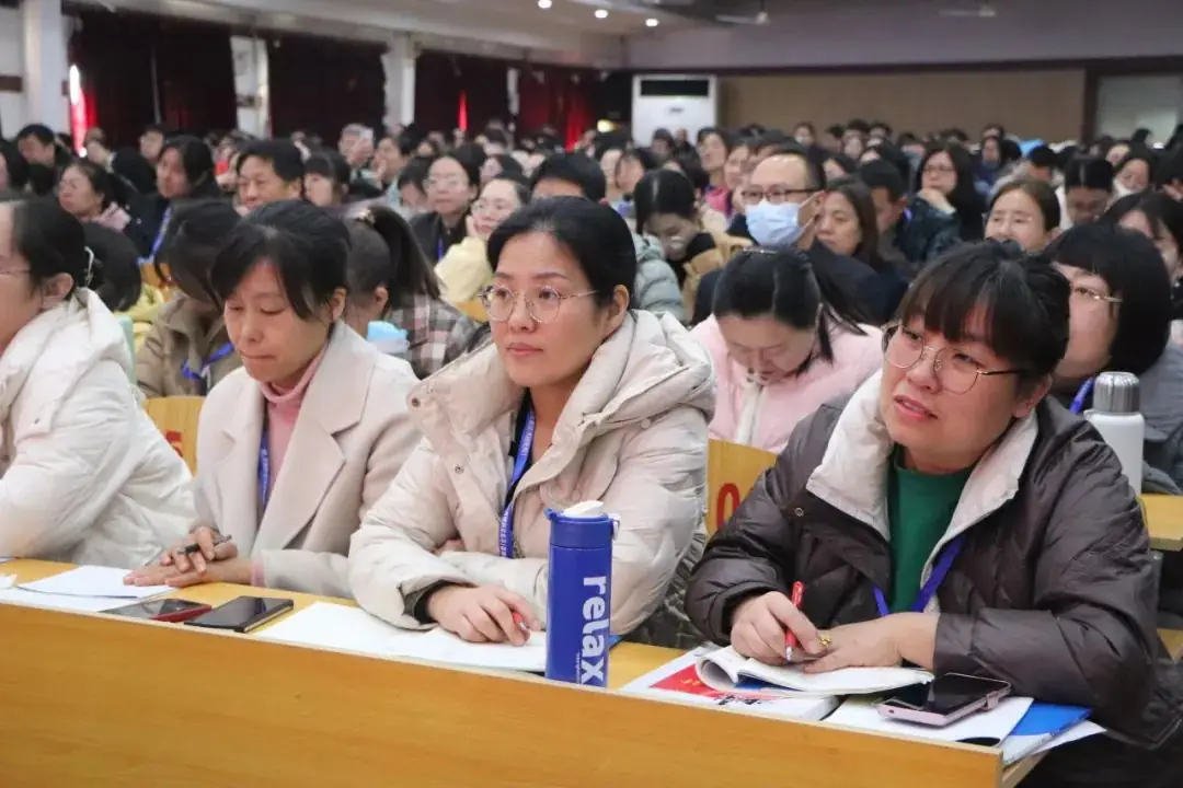 2024届高考情景化命题趋势分析暨高三提质增分策略研讨会在衡水十三中举行-第5张图片-四季读书网