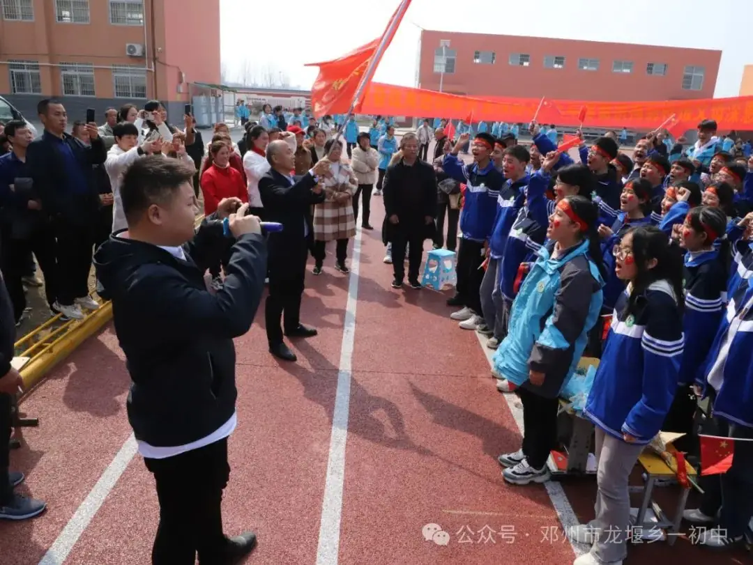 冲刺百天 决胜中考一一邓州市龙堰一初中    举行大型励志报告会-第27张图片-四季读书网