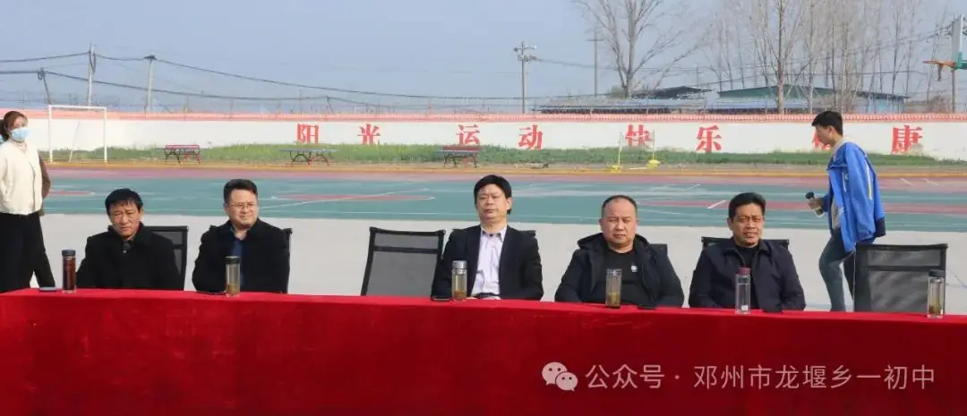 冲刺百天 决胜中考一一邓州市龙堰一初中    举行大型励志报告会-第3张图片-四季读书网