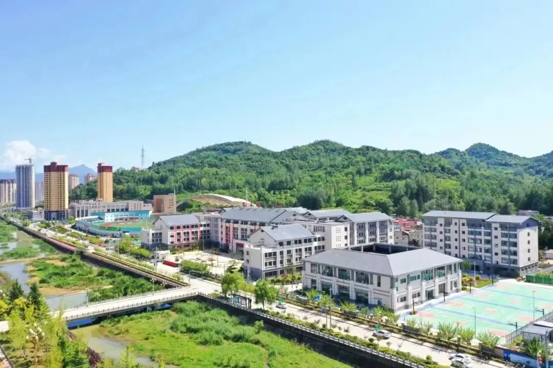 家校携手 助力高考——徽县一中高三考前家长心理课堂-第13张图片-四季读书网