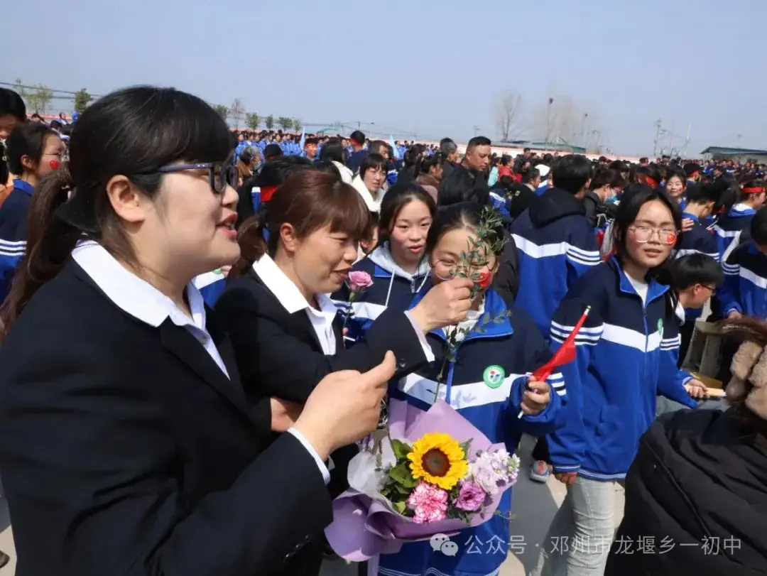 冲刺百天 决胜中考一一邓州市龙堰一初中    举行大型励志报告会-第34张图片-四季读书网