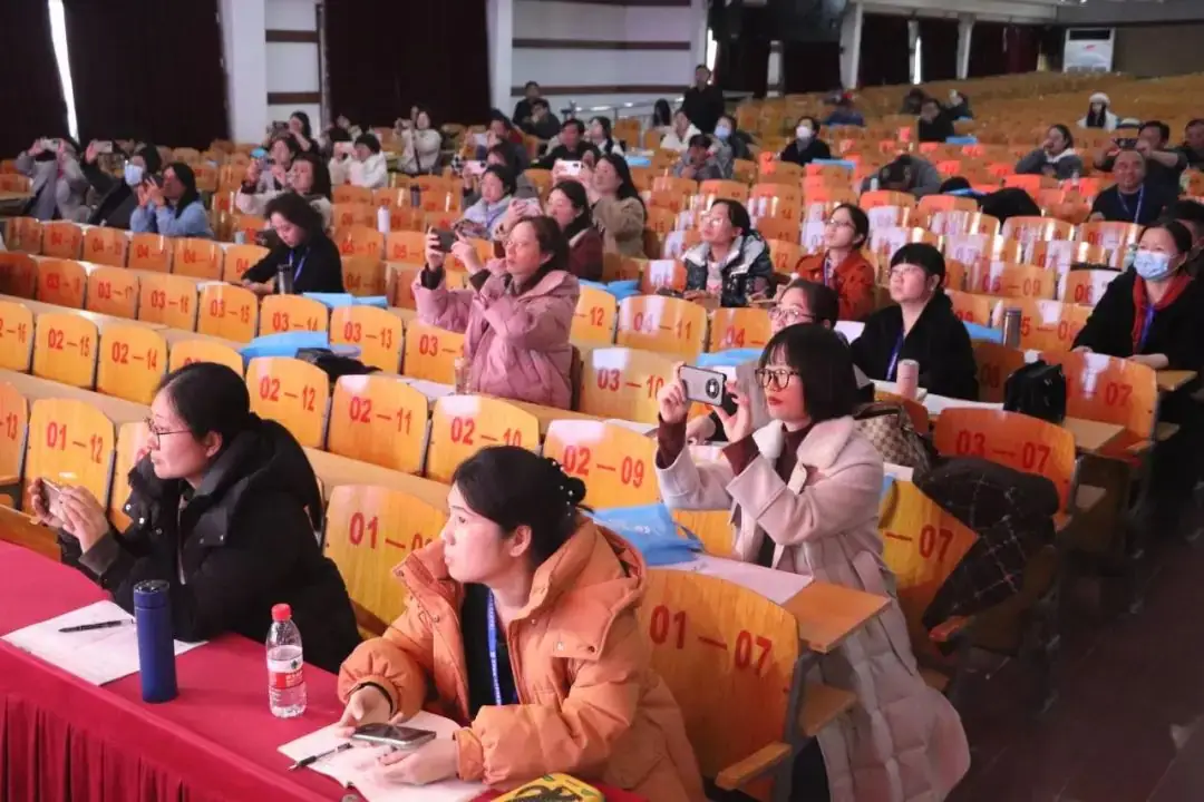 2024届高考情景化命题趋势分析暨高三提质增分策略研讨会在衡水十三中举行-第12张图片-四季读书网