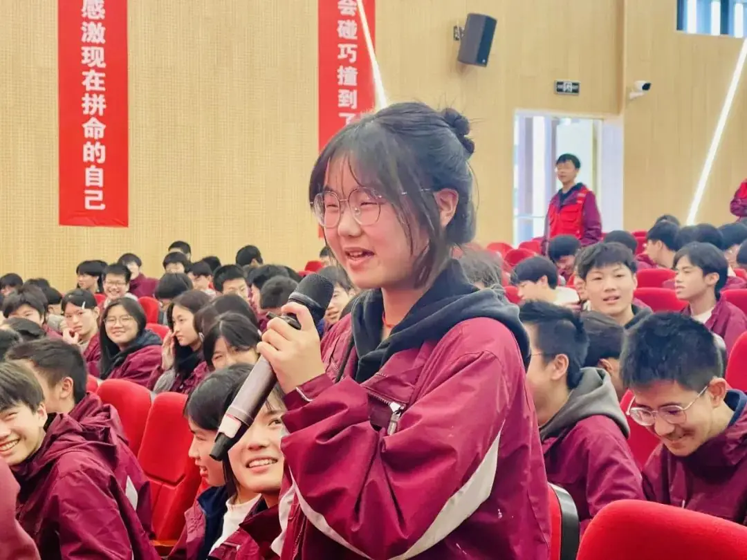 【中考誓师大会】浴血奋战一百天,笑傲人生看世界-第18张图片-四季读书网 【中考誓师大会】浴血奋战一百天,笑傲人生看世界-第18张图片-四季读书网
