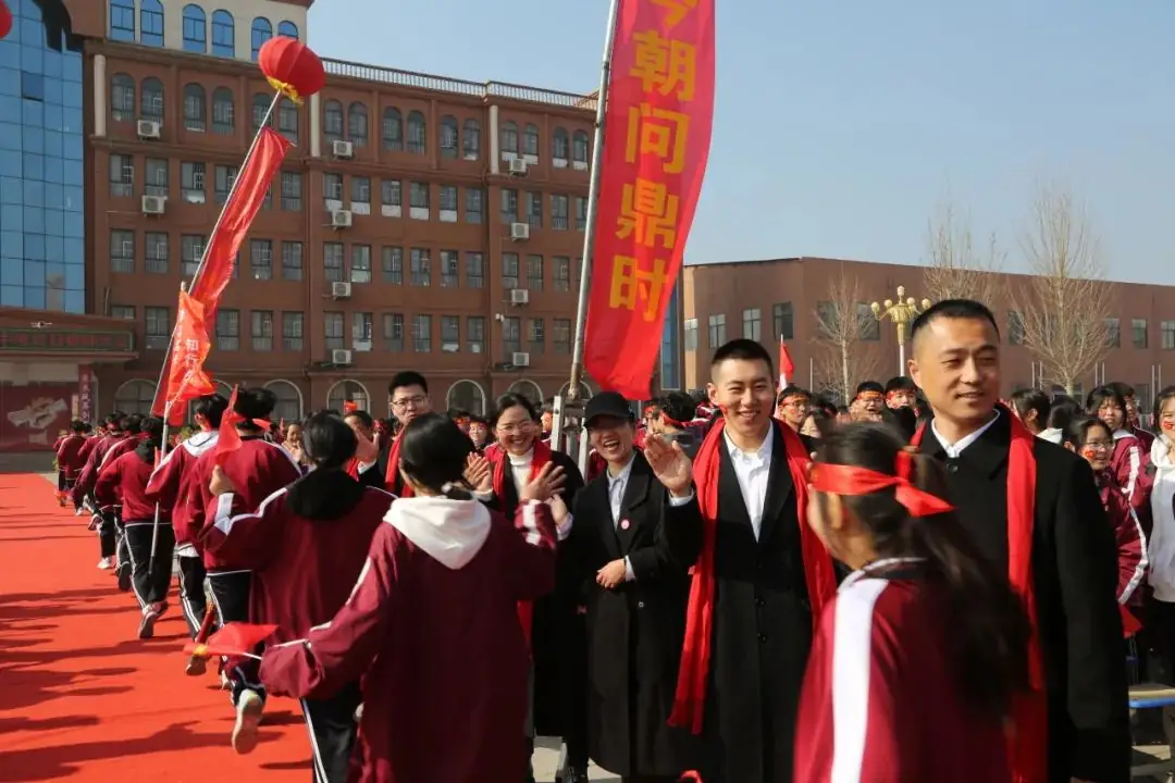 百日冲刺战中考 青春无悔谱华章——商丘市汉梁中学九年级2024届迎中考百日誓师大会-第51张图片-四季读书网
